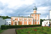 Монастырь вблизи В.Новгорода.